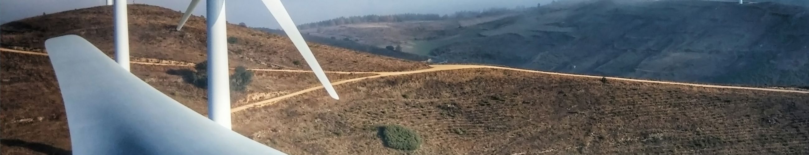 Windkrafträder auf Hügel